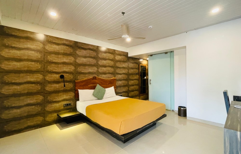 Deluxe Room-Pool View